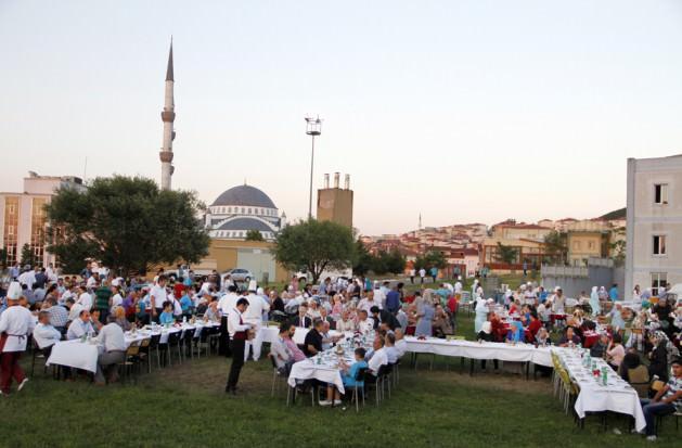 Darülaceze ailesi iftarda buluştu