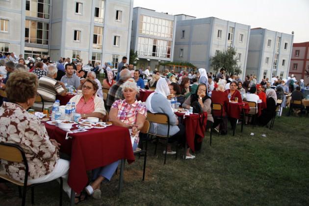 Darülaceze ailesi iftarda buluştu