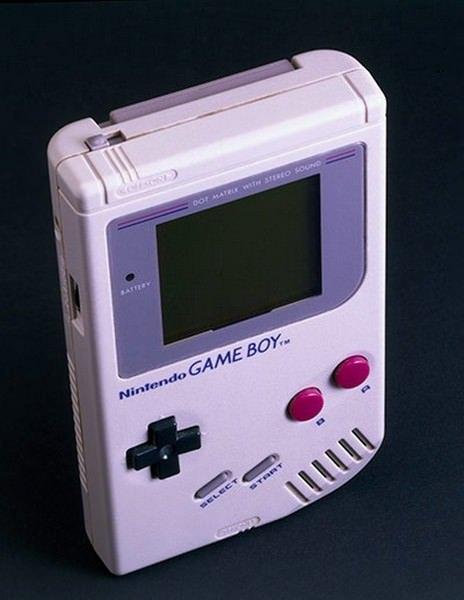 <p><strong>1989: Nintendo Game Boy</strong><br />
Game Boy piyasaya sürüldüğü 1989 yılından sonra dünya genelinde 32 milyon sattı. İkinci ürün Game Boy Color ile birlikte ürün dünya genelinde 118.69 milyon sattı.</p>
