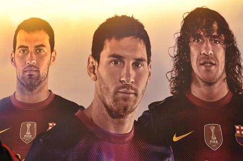 <p>Soldan: Sergio Busquets, Lionel Messi, Carles Puyol.</p>