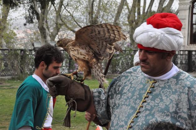 <p>Şenlikleri Cumhurbaşkanlığı Genel Sekreteri Mustafa İsen, Kültür ve Turizm Bakanlığı İstanbul İl Müdürü Ahmet Emre Bilgili de izledi.</p>