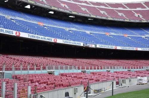 <p>Camp Nou'nun kale arkası tribünleri.</p>