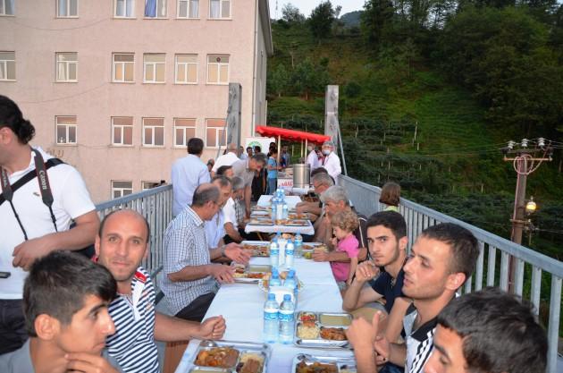 Karadeniz sahil yolunda iftar keyfi