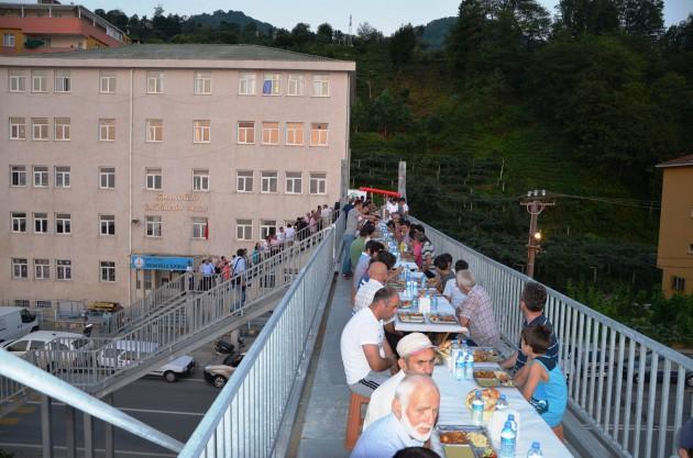 Karadeniz sahil yolunda iftar keyfi