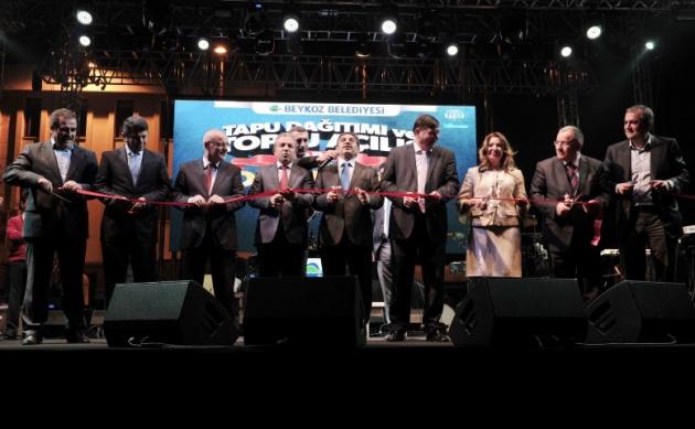 Beykoz'da h&uuml;k&uuml;met ve ilgili bakanlıkların verdiği destek, azim ve kararlılık y&uuml;r&uuml;t&uuml;len 2/B ve tapu &ccedil;alışmaları neticesinde 25 bin hak sahibi, aileleriyle birlikte ise 120 bin kişi tapusuna kavuştu. 