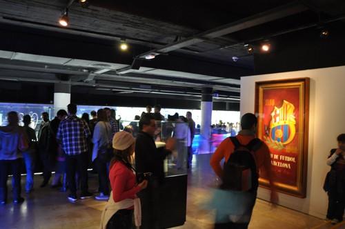 <p>Takıma dair tarihi afişler ve mecmualar, özenle korunmuş. Taraftarlar arasında, FC Barcelona kulübünün, Katalonlar'ın özerkliğini sembolize ettiğini savunanlar bulunuyor.</p>