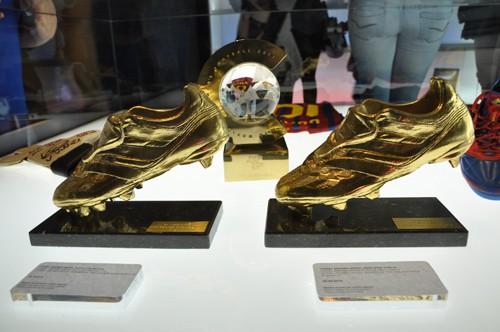 <p>Futbol tarihine adını altın harflerin yanında altın ayakkabılarla da yazdıran Lionel Messi'nin birbirinden prestijli ödülleri.</p>