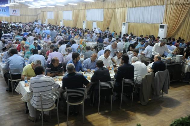 Klimalı Ramazan çadırında ilk iftar