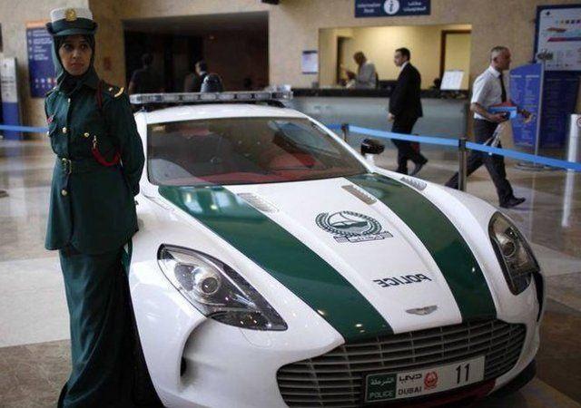 <p>Filodaki bu süper otomobil Dubai polisinin elindeki en hızlı ikinci otomobil. 354 km hıza ulaşan Aston Martin, 0-100 km hızlanmasını 3.7 saniyede gerçekleştiriyor. </p>

<p> </p>
