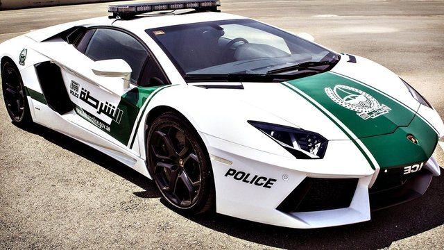 <p>Lamborgini Aventador Dubai polisi için özel olarak modifiye edildi. Son hızı 349 km/saat. </p>

<p> </p>
