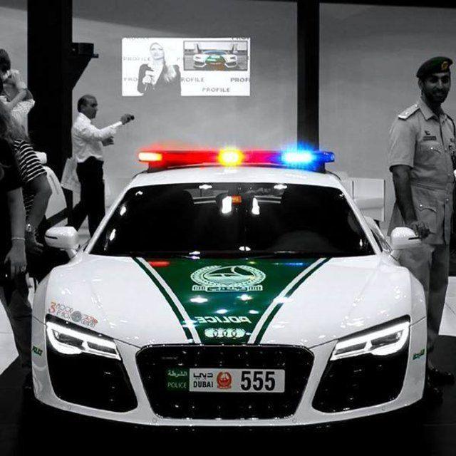 <p>Audi R8 329 km hıza ulaşabiliyor. 0-100 hızlanması ise 3.2 saniye.  </p>

<p> </p>
