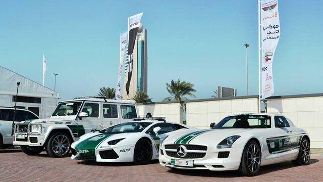 <p>6.3 litre motorun 539 beygir güç ürettiği Mercedes-Benz SLS AMG, 0-100 km hızlanmasını 3.6 saniyede tamamlıyor. </p>

<p> </p>
