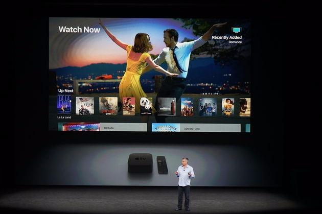 <p><span style="color:#FFD700"><strong>20:42</strong> </span>Yeni Apple TV'de 4K'nın yanı sıra HDR 10 ve Dolby Vision desteği de yer alacak. Sahneye çıkan Eddy Cue, Apple'ın internet yazılımları ve hizmetlerden sorumlu kıdemli başkan yardımcısı.</p>
