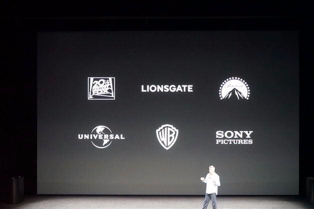<p><span style="color:#FFD700"><strong>20:44</strong></span> Apple TV iki kat hızlı, grafik performansı ise 4 kat daha yüksek. Şirket 4K ve HDR içerikler için Universal, Sony Pictures, 20th Century Fox başta birçok stüdyoyla anlaşmış.</p>

<p><span style="color:#FFD700"><strong>20:43</strong> </span>Apple TV 4K'da A10X Fusion çipi olacak. Bu işlemci yeni iPad Pro'daki ile aynı. Apple daha önce daha eski model çipler kullanıyordu, ancak internet üzerinden TV izlenmesinin artışı, şirketi böyle bir değişikliğe yöneltmiş.</p>
