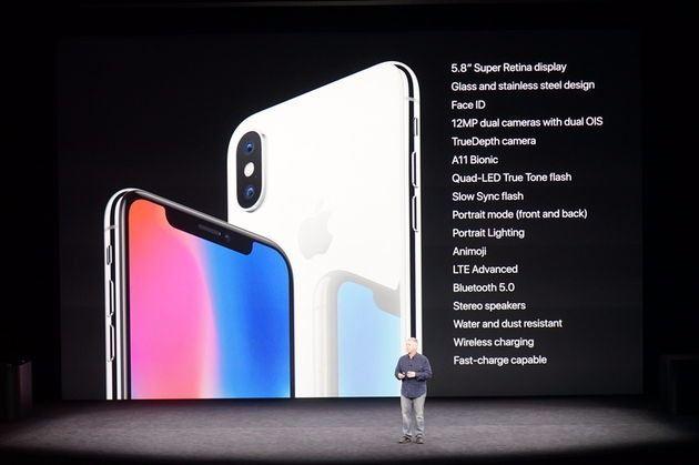 <p><strong><span style="color:#FFD700">21:44</span> </strong>iPhone X'in özellikleri tek ekranda.</p>
