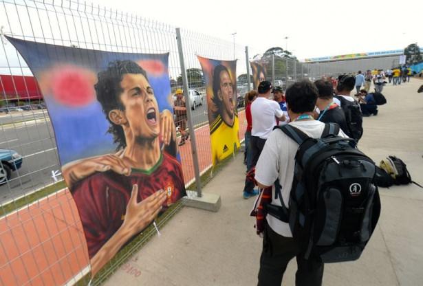 <p>Brezilya'da düzenlenen FIFA Dünya Kupası 2014, Arena de Sao Paulo Stadyumu'nda bugün oynanacak Brezilya ile Hırvatistan karşılaşmasıyla başlıyor. </p>