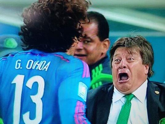 <p>Dünya Kupası A Grubu'nu Brezilya'nın ardından averajla  ikinci sırada bitiren Meksika'nın hocası Miguel Herrera tüm dünyanın dikkatini çekti.</p>
