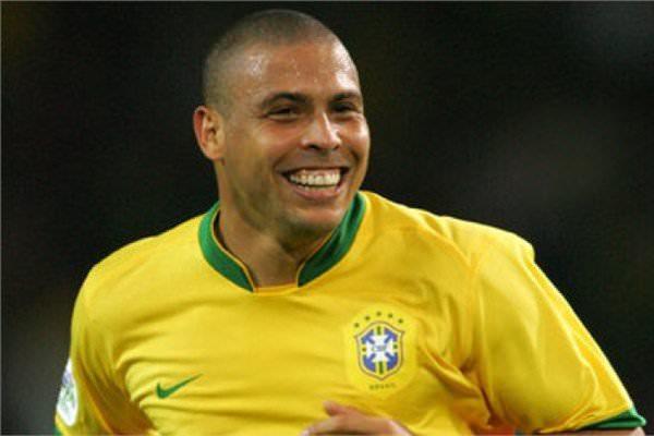 <p><strong>2. Ronaldo</strong></p>
<p> </p>
<p>Ülkesi: Brezilya Gol sayısı: 15</p>