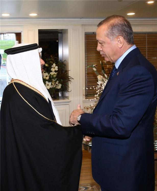 <p>Görüşmenin ardından Erdoğan ve Aliyev, Savarona Yatı'na Erdoğan'ın makam aracında birlikte geldi. </p>
