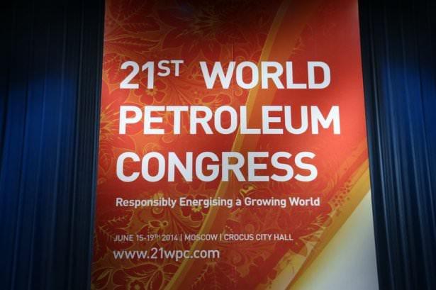 <p>Dünyanın en kapsamlı ve geniş katılımlı petrol buluşması olan "21. Dünya Petrol Kongresi", Rus yetkililerin Kremlin Sarayı'nda düzenlediği seremoniyle açıldı. Rusya Başbakan Yardımcısı Arkadi Divorkoviç açılış seromonisinde katılımcılara seslendi.</p>