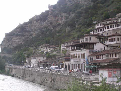 <p>Osmanlı Devleti'nden en son ayrılan millet Arnavutlar'dır.</p>