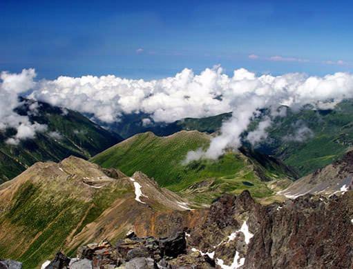 <p>Karadeniz'in en yüksek dağı Kaçkar Dağı'dır.</p>
