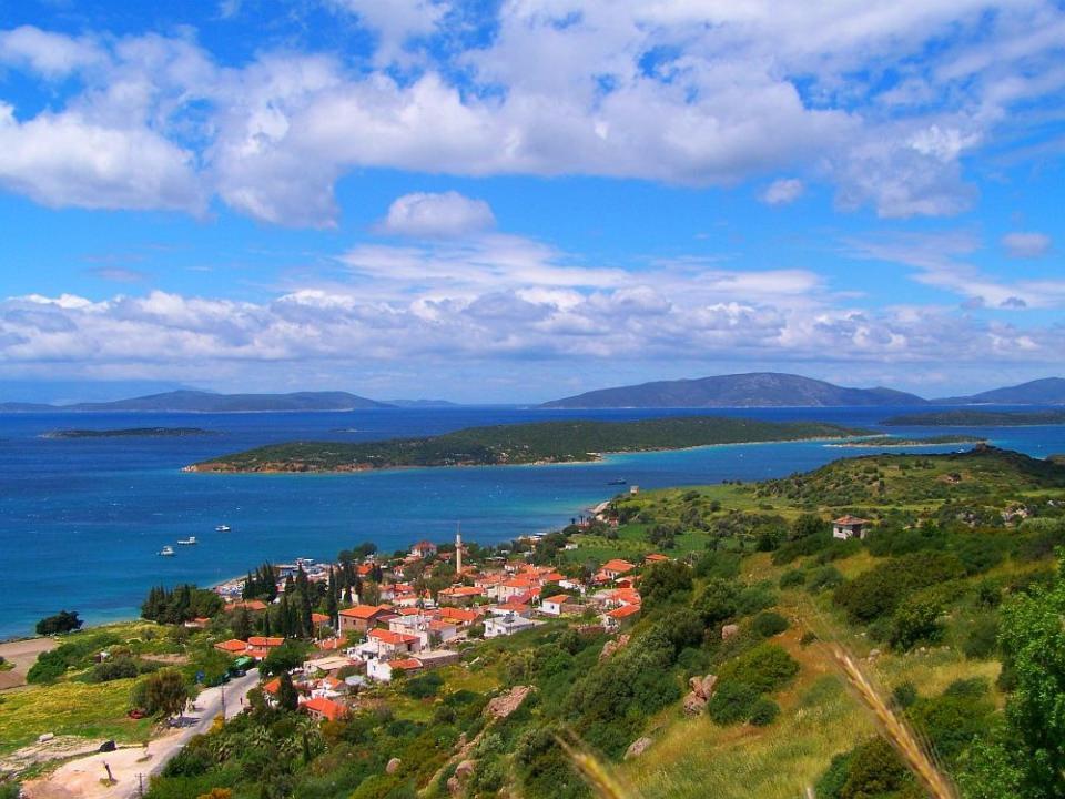 <p>Türkiye'nin ilk turistik yerleşim yeri Çeşme'dir.</p>

