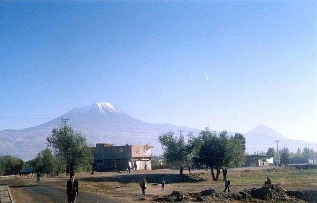 <p>Türkiye'nin en doğu ucunda Iğdır ili bulunur.</p>