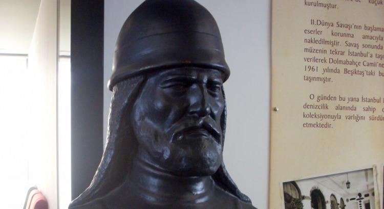 <p>İlk Türk amiral Çaka Bey'dir.</p>