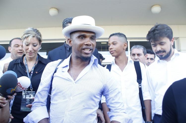 <p>Eto’o: “Yıldızları Antalya’ya getirmek bana zevk veriyor”<br />
Antalyaspor’un dünyaca ünlü golcü oyuncusu Samue Eto’o, "Bu toplantıya önem verdiğiniz için teşekkür ederim. Ben Antalya’da kendimi Kamerun’da evimde gibi hissediyorum. Bu organizasyonu da evimde düzenlediğim için çok gururluyum. Antalya halkının bu büyük yıldızları görme keyfini yaşamalı. Bana da bu durum zevk veriyor” dedi.</p>