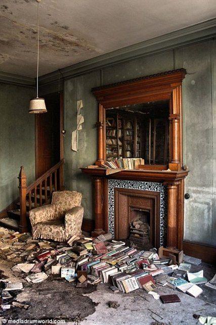 <p>Tüm zamanların en büyük İngiliz şairi ünvanını almış olan John Milton'ın gençliğini geçirdiği bu harabe evden inanılmaz fotoğraflar basına yansıdı.</p>