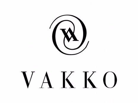 <p>Vitali ve Alber adlı iki kardeşin isimlerinin baş harflerini ve Hakko soyadının 'kko' kısmını birleştirerek oluşturduğu bir marka. Hakko kardeşler tarafından Şapka Devrimi'nin ardından 1934 yılında Şen Şapka firması adı ile kuruldu. İlk mağazası 1962 yılında Beyoğlu'nda açıldı. İlk eşarbı 1938 yılında üretmeye başladılar. Türkiye'de bayan şapkasının yoğun bir şekilde kullanıldığı dönemde Vakko en büyük çıkışlarından birisini yaptı. Bugün de eşarp ve kravat deyince Türkiye'nin ilk akla gelen markası.</p>
<p> </p>