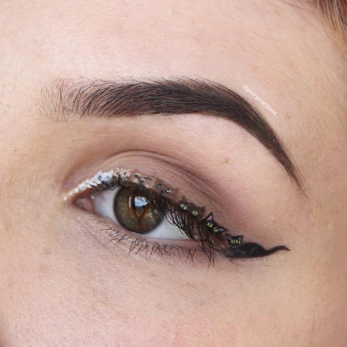 <p><strong>Kedi Eyeliner</strong></p>
