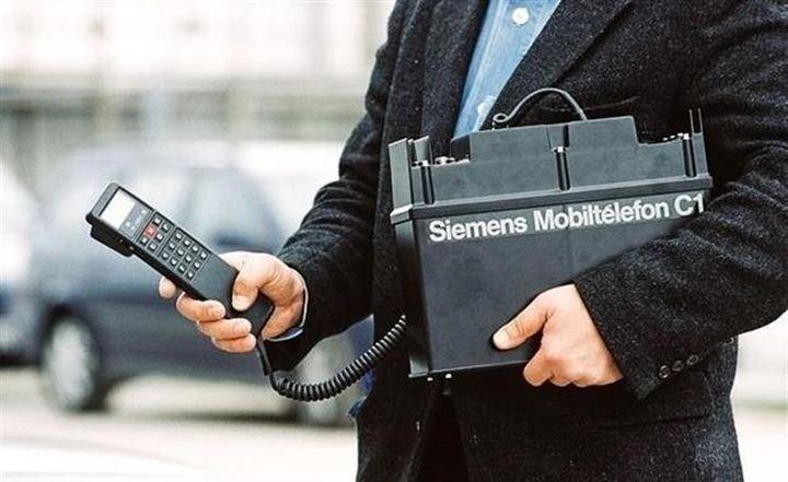 <p>İlk Siemens cep telefonu Mobiltelefon C1</p>

<p> </p>
