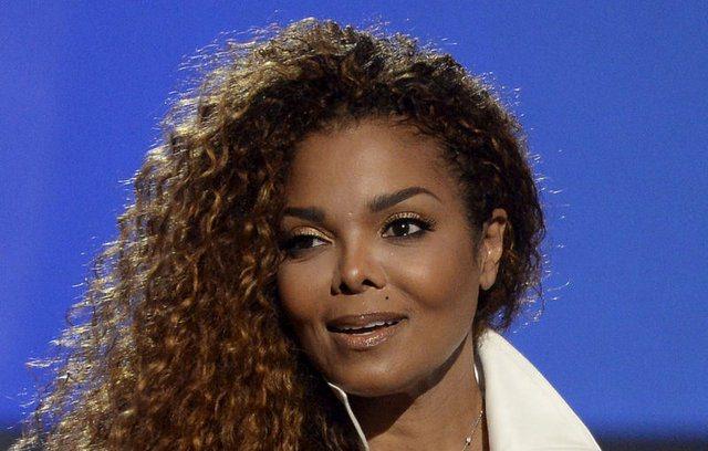 <p>Michael Jackson'un kardeşi Janet Jackson, dinini değiştirip Müslüman olduktan sonra tesettüre girdi.</p>
<p></p>
<p> </p>