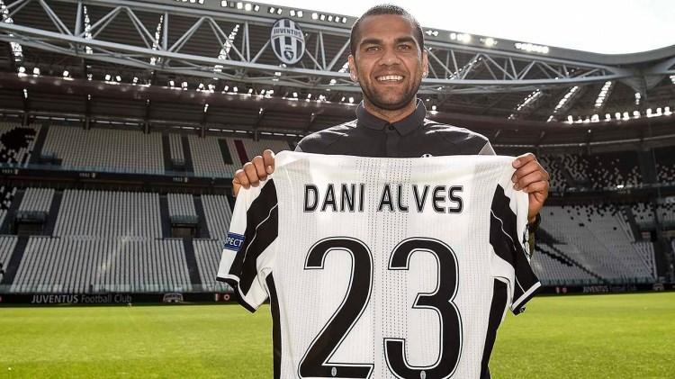 <p>Dani Alves (FC Barcelona/Juventus)</p>
