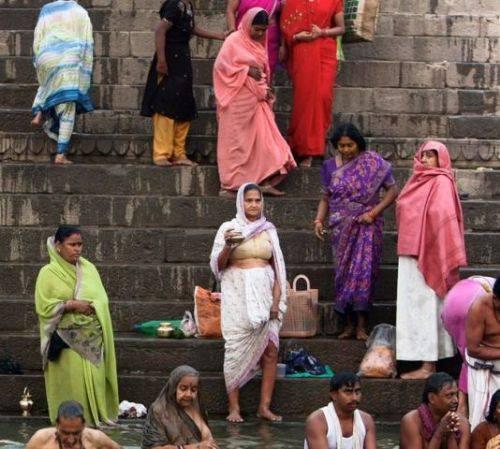<p>Ne zaman ve kim tarafından kurulduğu hakkında yeterli bir bilgi yoktur. Hindu(Hinduizm dinine inanan) yolunu, sevgi, şiddetten kaçınma, iyi davranışlar ve doğruluk yasası tanımlar. <br />
 </p>
