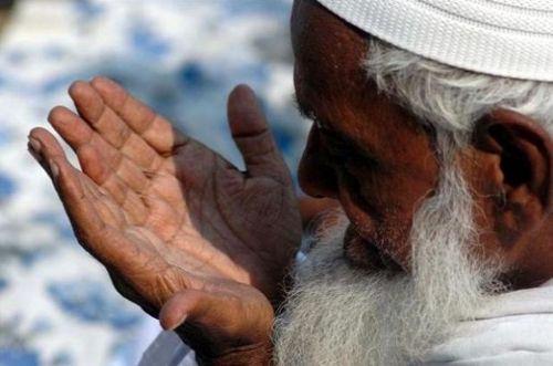<p>2-İslam – 1.3 milyar İslamiyet dünya üzerindeki en yaygın 2. dindir. İslam, peygamberi Muhammed aracılığıyla 7. yüzyılda yayılmaya başlamıştır. </p>

<p> </p>
