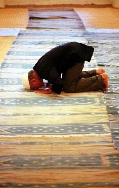 <p>Müslümanlar, İslam’ın kutsal kitabı Kur’an’ı oluşturan surelerin Cebrail adındaki melek aracılığıyla sözlü olarak peygamberleri Muhammed’e indirildiğine inanır </p>

<p> </p>
