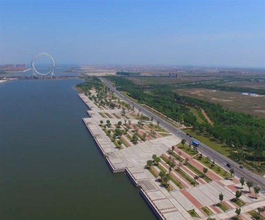 <p>Çinliler İngiltere’deki ‘London’s Eye’dan daha yüksek bir dönme dolap yaptı. Çin’in Weifang şehrinde inşa edilen dünyanın ilk ortası boş dönme dolabı görenleri hayrete düşürdü. </p>

<p> </p>
