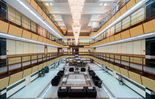 <p>Daha &ouml;nce 158,2 karat ağırlığında ve 1,5 milyon dolar değerinde tek par&ccedil;a elmasın bulunduğu maden dev yapısıyla şaşırtıyor.</p>
