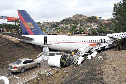 Son olarak 2008'de bir uçağın pistten çıkarak beş kişinin ölmesi sonucu tartışmalara neden olan havaalanı bugün hala faaliyet halinde.