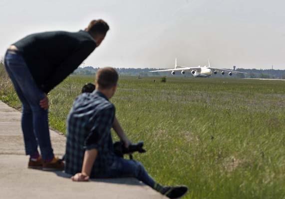 <p>İlk u&ccedil;uşunu Kiev'den Prag'a ger&ccedil;ekleştiren Antonov An-225 Mriya bir sonraki u&ccedil;uşunu Avusturalya'nın Perth b&ouml;lgesine ger&ccedil;ekleştirecek.</p>

<p>&nbsp;</p>
