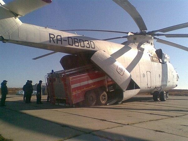 <p><strong>BÖYLE GÖRÜNTÜLENDİ</strong></p>

<p>Dünyanın en büyük helikopteri Mil Mi-26</p>

<p> </p>
