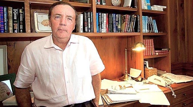 <p>3- James Patterson / 95 milyon dolar</p>

<p>Gerilim romanları ile dünya çapında ün kazanan ve ABD'de bir günde satılan her 17 ciltli kitaptan birinin yazarı kabul edilen James Patterson ise 95 milyon dolarla üçüncü sırada yer aldı.</p>
