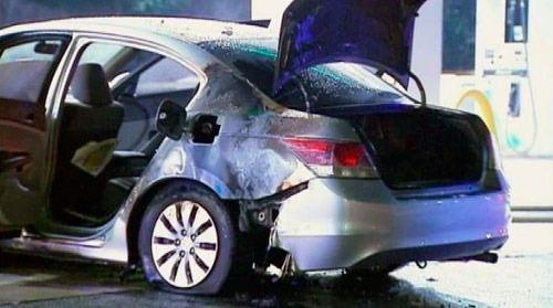 <p>1973 yılında bozuk bir benzin pompası Selak'ın otomobilinin motoruna benzin akıttı, araç alev aldı, Salek bu kazadan da kurtuldu ancak saçlarının büyük bir kısmı yandı.</p>
<p> </p>
