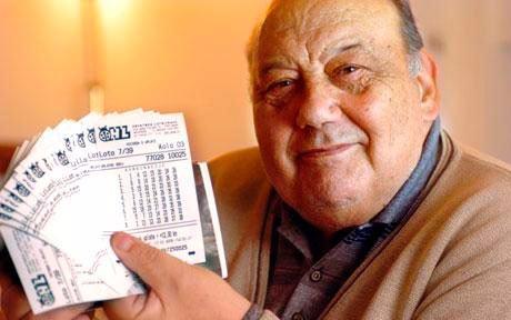 <p>2003 yılına gelindiğinde, hayatında ilk kez piyango bileti alan Selak, büyük ikramiye olarak 1 milyon dolardan fazla para kazandı.</p>
<p> </p>
