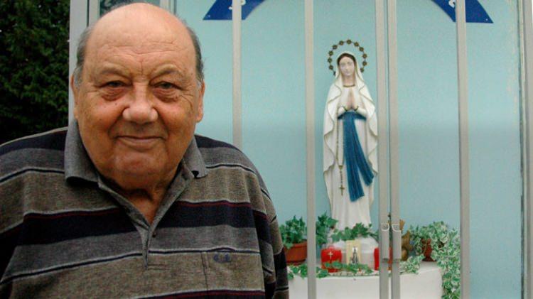 <p>"Parayla saadet olmaz", diyen Selak servetini dostlarına dağıttı. Selak, “Hiç bu kadar mutlu olmamıştım” dedi.</p>
