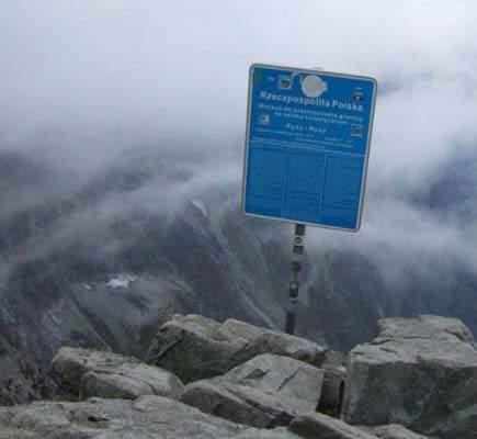 <p><strong>Slovakya - Polonya</strong></p>

<p> </p>

<p> </p>

<p>Tatras sıradağlarındaki Rysy dağı sınırı belirliyor.</p>
