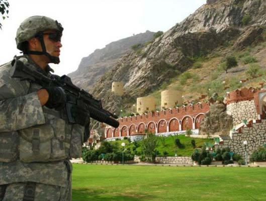 <p><strong>Afganistan - Pakistan</strong></p>

<p> </p>

<p> </p>

<p>Torkham Kapısı... Amerikan askerleri tarafından kontrol ediliyor</p>
